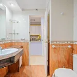 Unique 2 Bedroom In Golden Mile✺ Pool ✺ Parking Appartamento