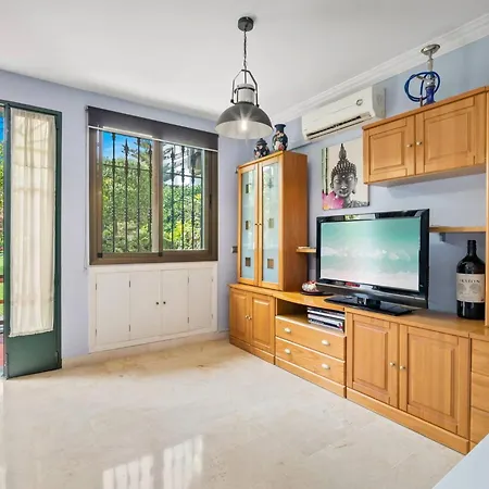 Unique 2 Bedroom In Golden Mile✺ Pool ✺ Parking 公寓 马尔韦利亚