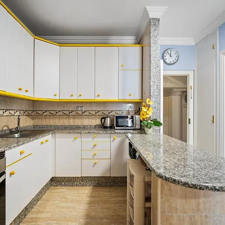 Unique 2 Bedroom In Golden Mile✺ Pool ✺ Parking Daire Marbella
