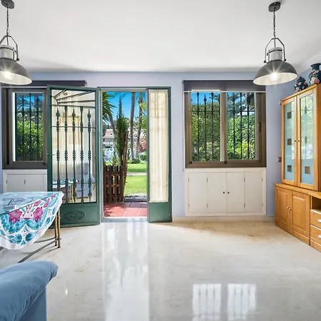 Unique 2 Bedroom In Golden Mile✺ Pool ✺ Parking 公寓 马尔韦利亚