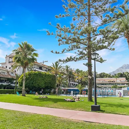 Unique 2 Bedroom In Golden Mile✺ Pool ✺ Parking 马尔韦利亚