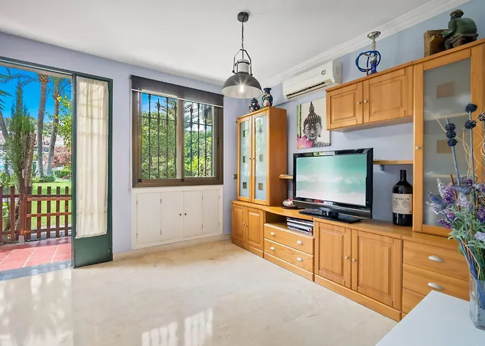 Unique 2 Bedroom In Golden Mile✺ Pool ✺ Parking דירה מארבלה